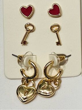 Heart earring set NWT